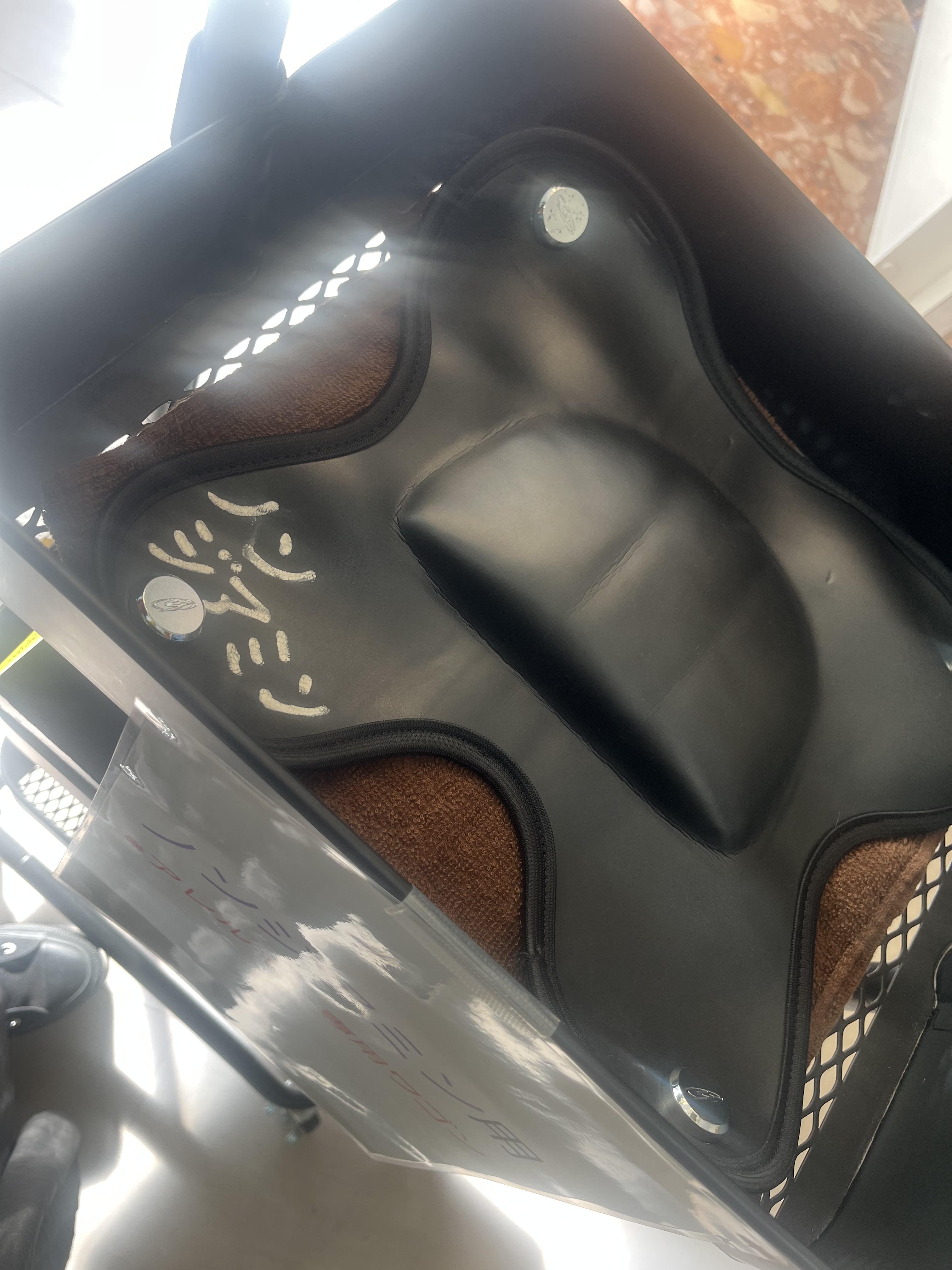 シャンプー台のマクラも<br>ノンジアミンのお客様専用で<br>使用しております。<br>